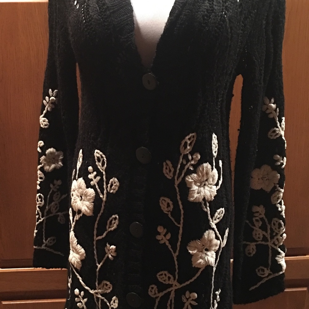 Statement Curio Long Sweater Coat/Floral Detail - Picture 3 of 8